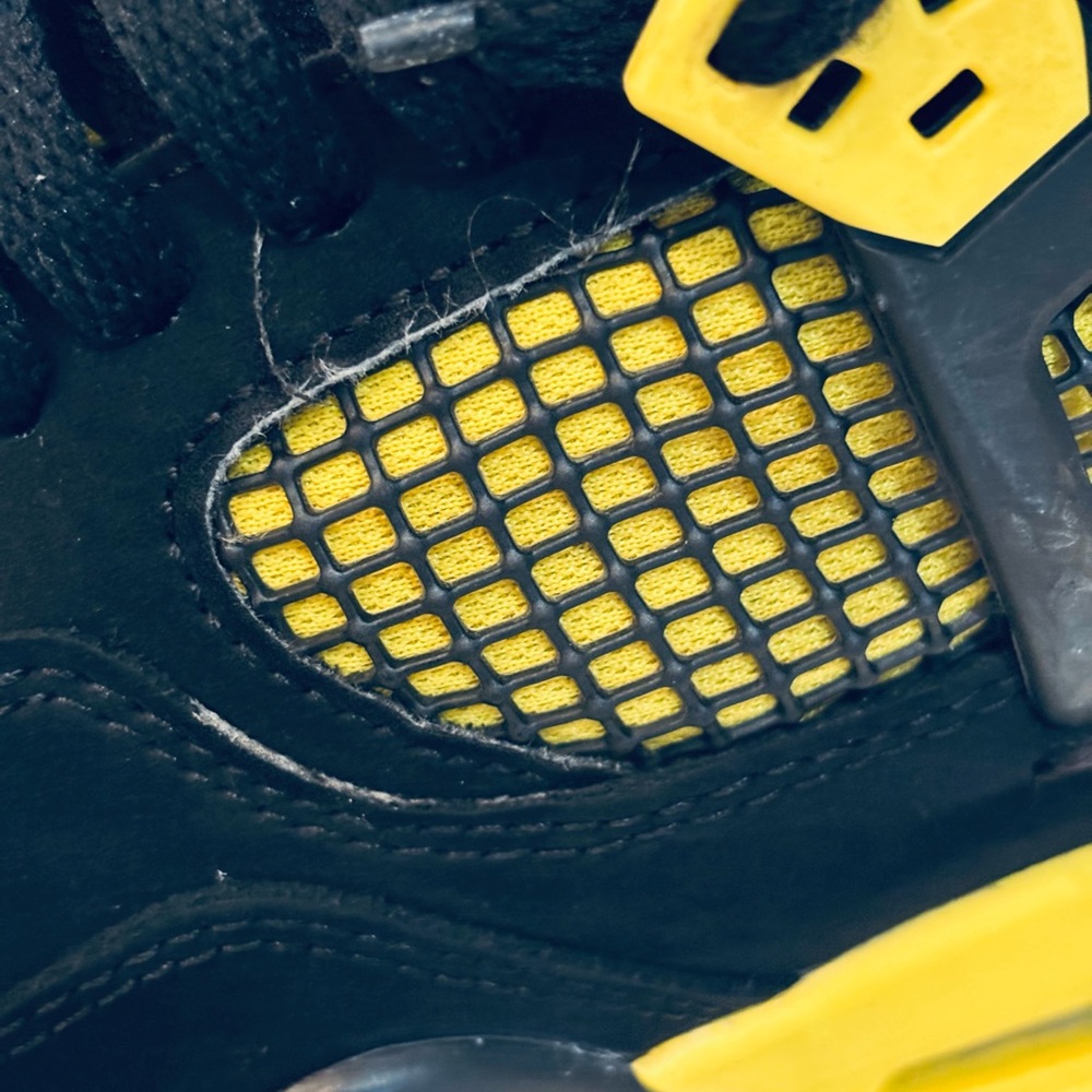 Air Jordan 4 "Thunder"
(2023) - Picture 7 of 12